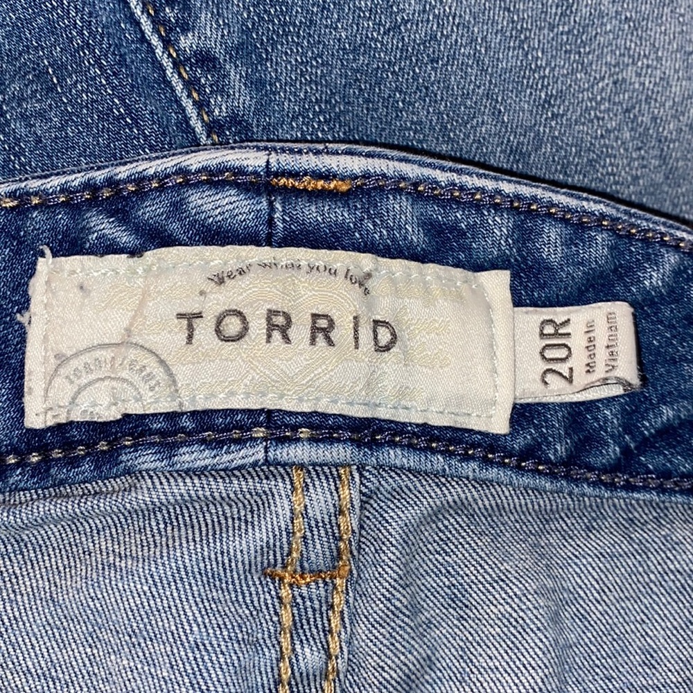 TORRID BOYFRIEND SIZE 20 JEANS